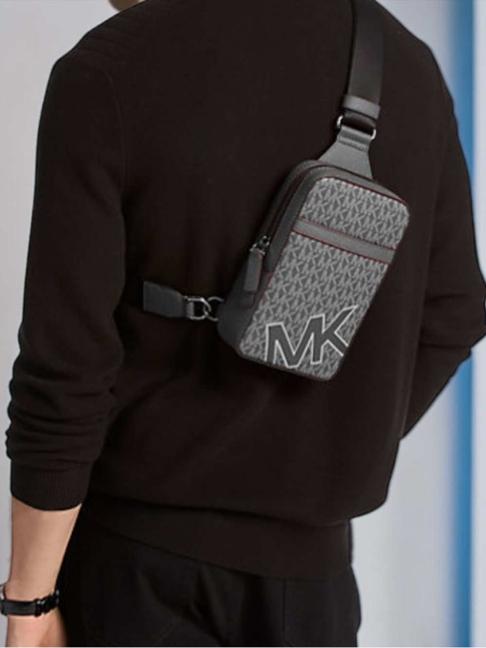Michael Kors Cooper Medium Sling Pack – New - Picture 4 of 8